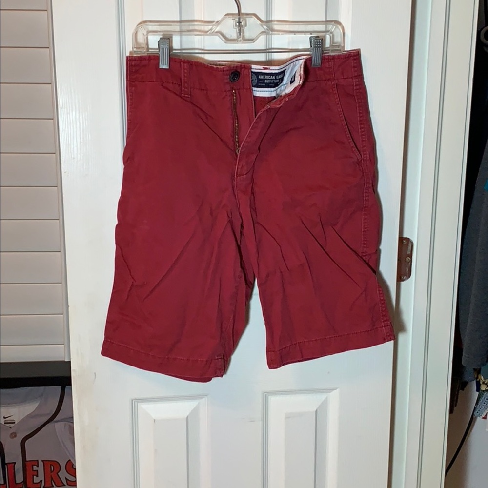 American Eagle red long bird cargo shorts sz30